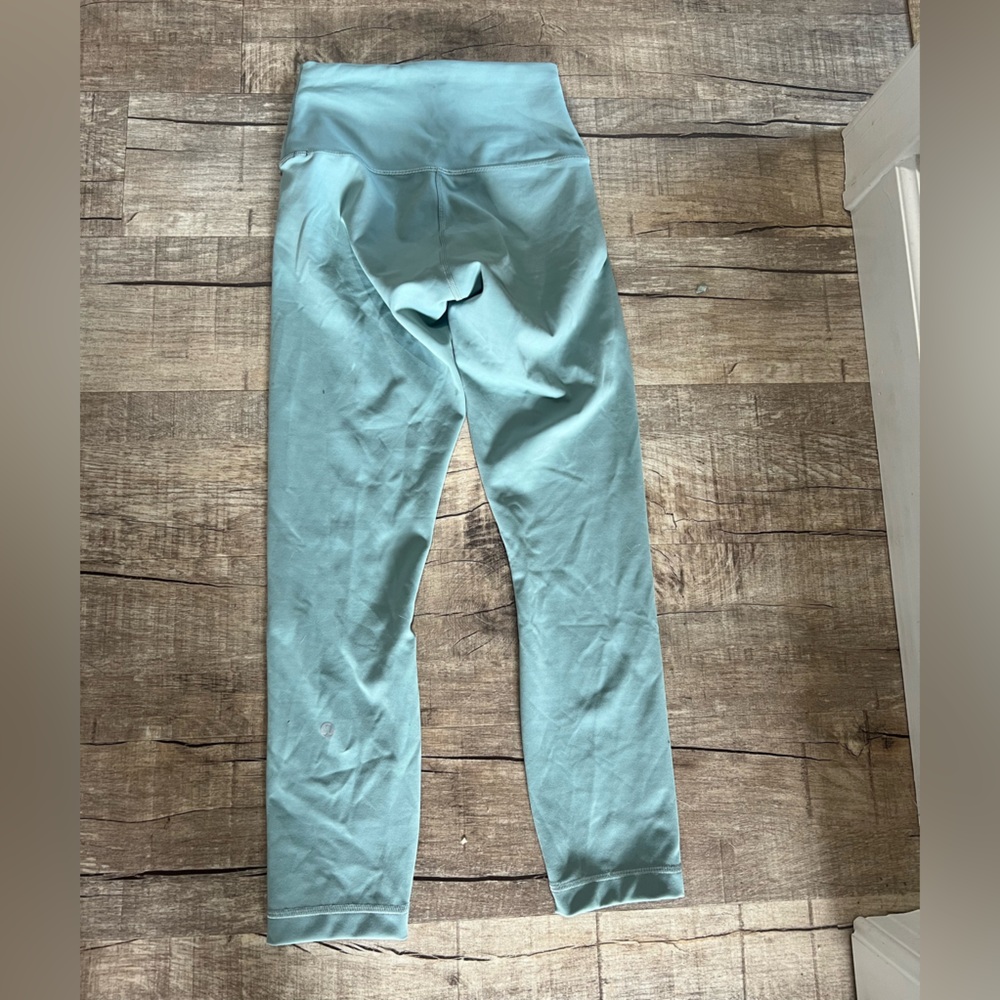 Like new Lululemon leggings size 4, 23 inch